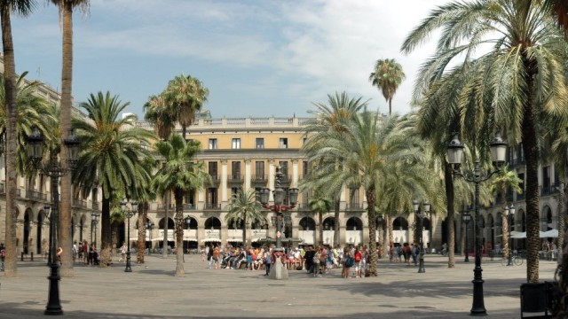 Barcelona Placa Reial Josep Renalias CC BY SA 3.0 web