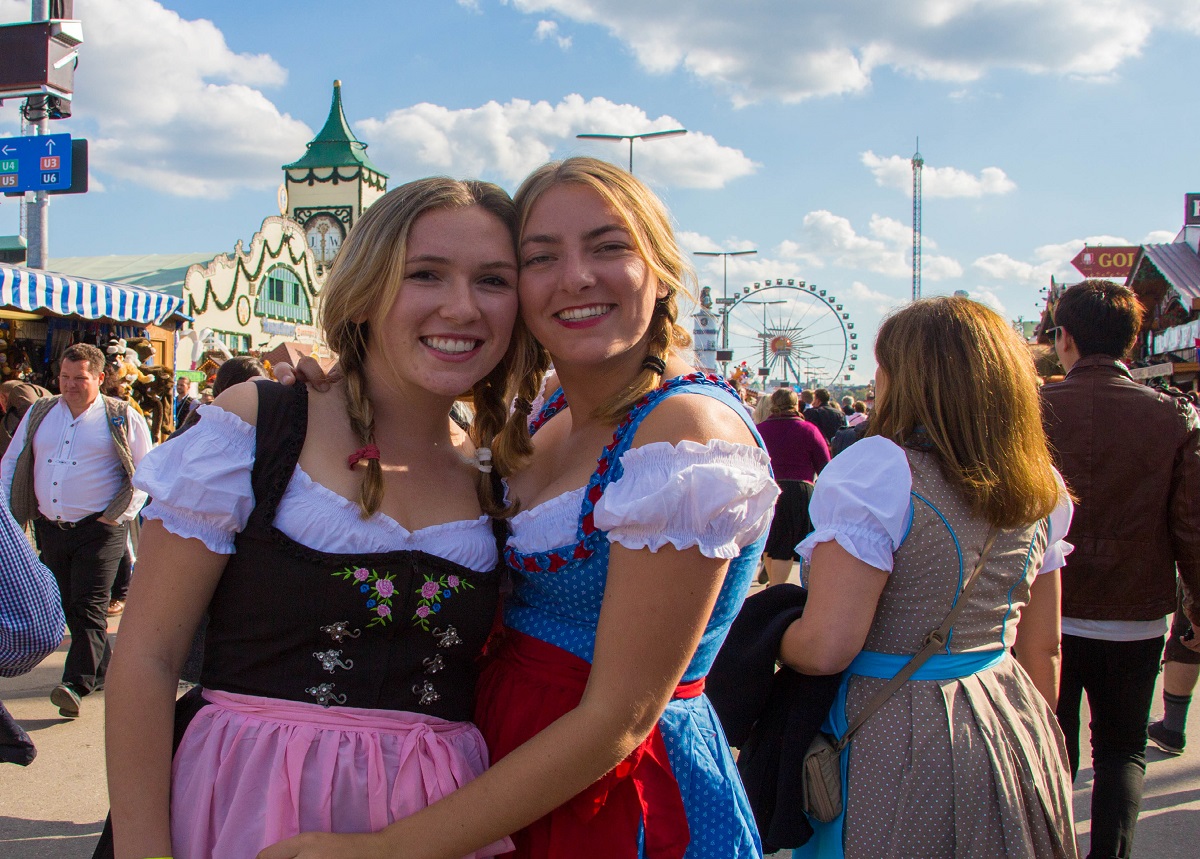 Dirndl at Oktoberfest Dirndl 1200